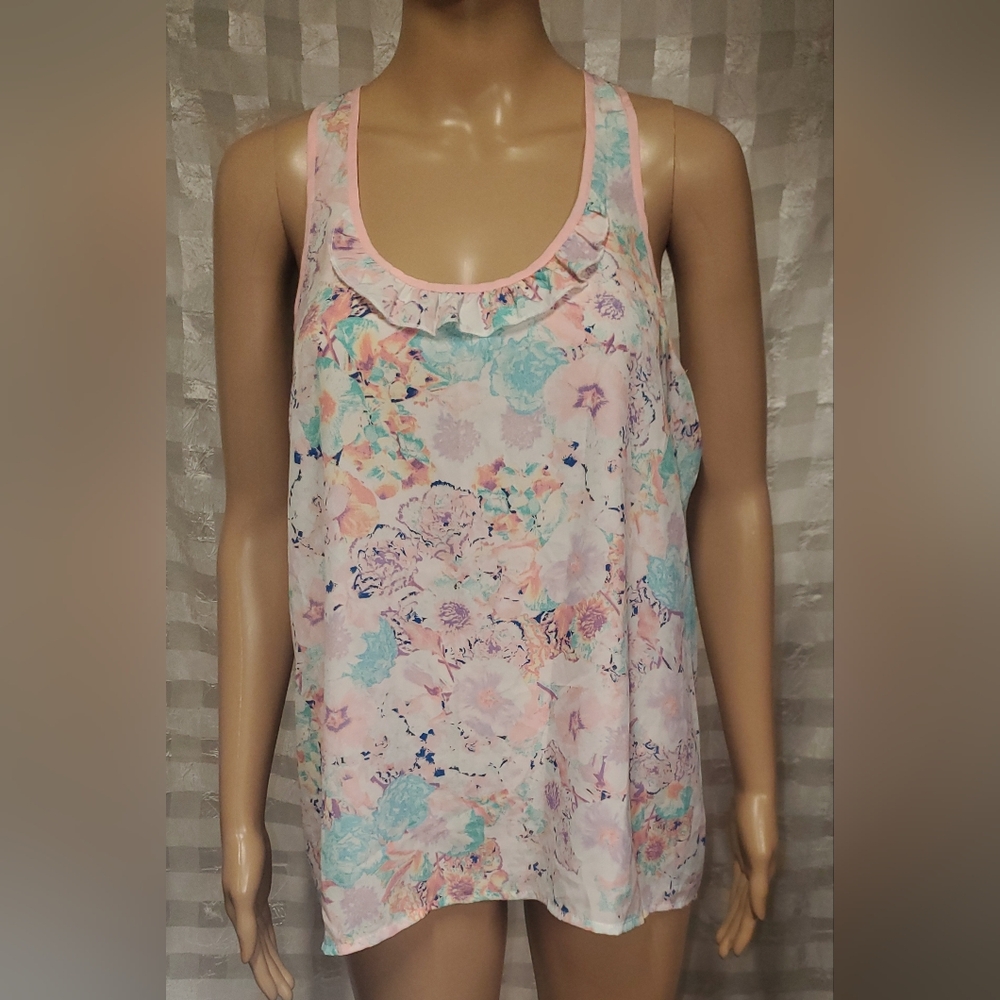 NWT - Candie's Floral Sleeveless Ruffle Tank Top.  Size Large.